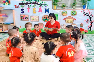 Giờ học của cô và trò tại Trường mầm non Xuân Vân, huyện Yên Sơn (Tuyên Quang).