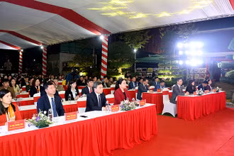 Các đại biểu dự buổi lễ.
