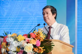 Bộ trưởng Giáo dục và Đào tạo Nguyễn Kim Sơn phát biểu tại Hội nghị tổng kết năm học của Hà Nội, ngày 16/8