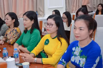Nhà giáo tham dự buổi gặp gỡ.