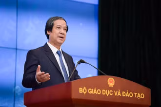 Bộ trưởng Giáo dục và Đào tạo Nguyễn Kim Sơn.