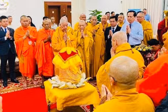 Xá lợi Đức Phật tại khu vực phòng chờ VIP, sân bay quốc tế Tân Sơn Nhất