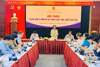Phó Chủ tịch Quốc hội Nguyễn Thị Thanh phát biểu tại hội thảo.