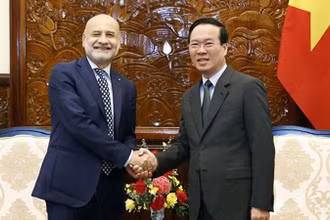 Chủ tịch nước Võ Văn Thưởng tiếp Đại sứ Italia Antonio Alessandro. (Ảnh: TTXVN)