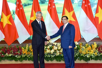 Thủ tướng Phạm Minh Chính và Thủ tướng Lý Hiển Long. (Ảnh: TRẦN HẢI)