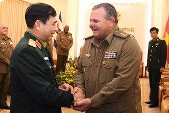 Đại tướng Phan Văn Giang đón Trung tướng Víctor Rojo Ramos cùng Đoàn công tác đến chào xã giao.