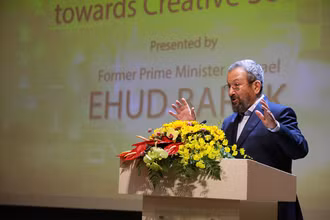 Cựu Thủ tướng Israel Ehud Barak đã có cuộc trò chuyện thú vị với chủ đề “Học tập hướng về xã hội sáng tạo”.