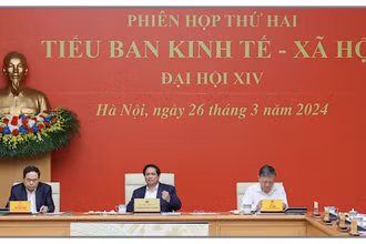 Thủ tướng Phạm Minh Chính chủ trì Phiên họp thứ hai Tiểu ban Kinh tế - Xã hội Đại hội lần thứ XIV của Đảng. (Ảnh: TRẦN HẢI)