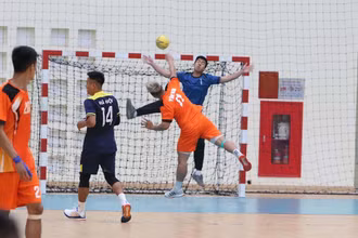 Trận đấu giữa đội Hà Nội và Yên Bái môn Bóng ném trong nhà.