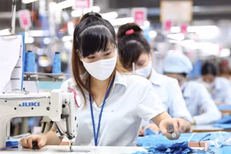 Doanh nghiệp dệt may gặp khó khăn do thiếu đơn hàng.