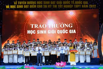 Tuyên dương và khen thưởng học sinh giỏi quốc tế và quốc gia.