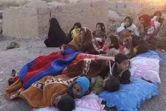 Người dân bị mất nhà cửa sau trận động đất tại tỉnh Herat, Afghanistan, ngày 7/10/2023. (Ảnh: THX/TTXVN)