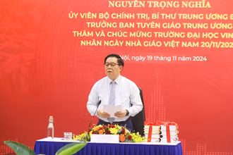 Đồng chí Nguyễn Trọng Nghĩa phát biểu tại buổi làm việc. 