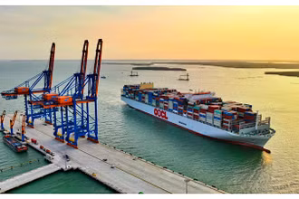 Tàu chở container vào cụm cảng Cái Mép-Thị Vải.