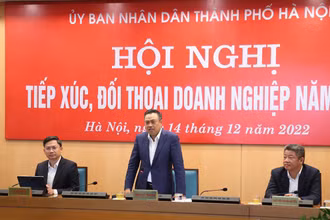 Chủ tịch Ủy ban nhân dân thành phố Hà Nội Trần Sỹ Thanh chủ trì hội nghị.