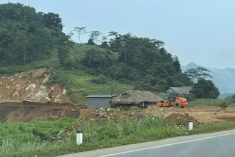 Một khu vực đang san ủi tại xã Quảng Chu. 