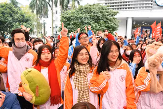 Đông đảo các bạn trẻ tham gia chương trình Chủ nhật Đỏ.