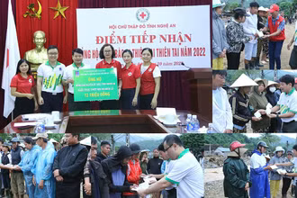 PVFCCo trao kinh phí hỗ trợ, thăm hỏi, trao quà cho các hộ gia đình chịu thiệt hại nặng do lũ quét.