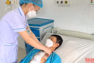 Hiện, bệnh nhân đã qua cơn nguy kịch.