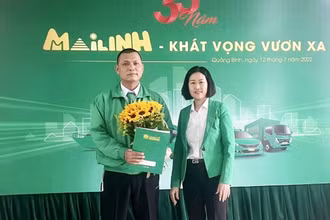 Lái xe Nguyễn Hữu Quyết được vinh danh “người tốt, việc tốt” của Tập đoàn Mai Linh.