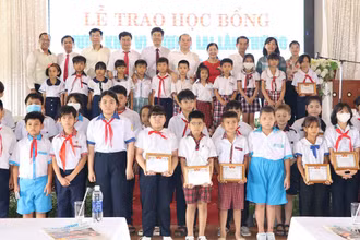 Đồng Nai: Hơn 2.600 học sinh nhận học bổng Vượt khó vì tương lai