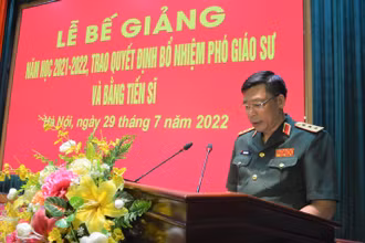 Giám đốc Học viện Quốc phòng Trần Việt Khoa phát biểu tại buổi lễ.