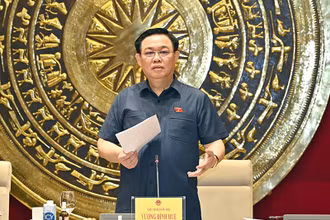 Chủ tịch Quốc hội Vương Đình Huệ phát biểu ý kiến tại buổi làm việc. (Ảnh: Duy Linh)
