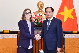 Bộ trưởng Ngoại giao Bùi Thanh Sơn tiếp bà Katherine Brown, Thống đốc bang Oregon, Hoa Kỳ.
