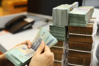 Thu ngân sách Nhà nước ước đạt 1.398.700 tỷ đồng. (Ảnh: TTXVN)