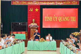 Chủ tịch Quốc hội Vương Đình Huệ chủ trì buổi làm việc với Ban Thường vụ Tỉnh ủy Quảng Trị. (Ảnh: DUY LINH)