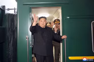 Nhà lãnh đạo Triều Tiên Kim Jong-un lên đường tới Nga từ ga tàu hỏa ở Bình Nhưỡng, ngày 10/9/2023. (Ảnh: Yonhap/TTXVN)
