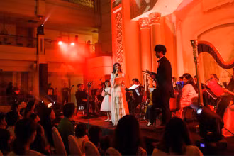 Chương trình sẽ diễn ra trong không gian trình diễn sang trọng tại Renaissance Riverside Hotel Saigon.