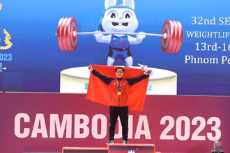 Nguyễn Quốc Toàn phá kỷ lục SEA Games, giành Huy chương Vàng môn Cử tạ hạng 89kg nam. (Ảnh: TTXVN)