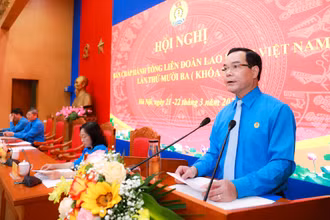 Chủ tịch Tổng Liên đoàn Lao động Việt Nam Nguyễn Đình Khang phát biểu khai mạc hội nghị.