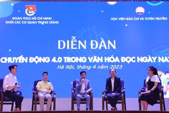 Các đại biểu giao lưu, chia sẻ ý kiến tại Diễn đàn “Chuyển động 4.0 trong văn hóa đọc ngày nay” trong khuôn khổ Ngày hội.