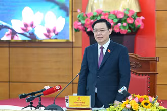 Chủ tịch Quốc hội Vương Đình Huệ phát biểu thăm hỏi, chúc Tết Đảng bộ, Chính quyền và nhân dân tỉnh Lào Cai. 