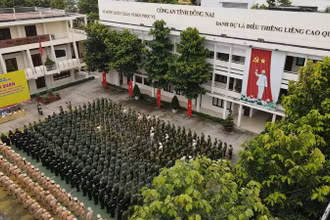 Quang cảnh buổi lễ ra quân.