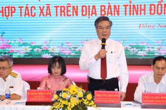 Lãnh đạo Ủy ban nhân dân tỉnh Đồng Nai và các sở, ngành liên quan chủ trì buổi đối thoại. 