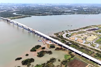 Cầu Nhơn Trạch trên tuyến đường Vành đai 3-Thành phố Hồ Chí Minh kết nối huyện Nhơn Trạch (tỉnh Đồng Nai) và thành phố Thủ Đức (Thành phố Hồ Chí Minh).