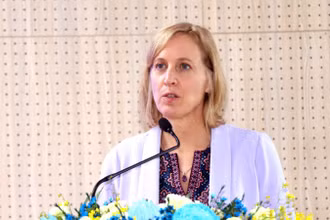 Bà Susan Burns, Tổng lãnh sự Hoa Kỳ tại Thành phố Hồ Chí Minh phát biểu tại sự kiện.
