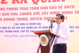 Phó Chủ tịch Ủy ban nhân dân tỉnh Đồng Nai Nguyễn Sơn Hùng phát biểu tại lễ ra quân.