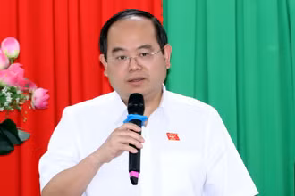 Trưởng Đoàn Đại biểu Quốc hội tỉnh Đồng Nai Quản Minh Cường phát biểu tại buổi giám sát.