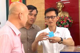 Người dân bốc thăm nhận suất tái định cư dự án cao tốc Biên Hòa-Vũng Tàu.