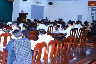 Các đối tượng Công ty Lộc Phúc tại Cơ quan điều tra.