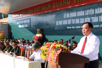 Đồng chí Võ Tấn Đức, Phó Bí thư Tỉnh ủy, Chủ tịch Ủy ban nhân dân tỉnh Đồng Nai phát biểu chỉ đạo tại lễ ra quân huấn luyện năm 2025 và phát động phong trào thi đua "Thần tốc-quyết thắng".
