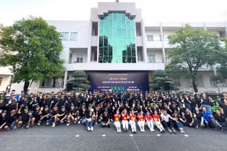 Đoàn viên, cán bộ công chức, người lao động Sở Nông nghiệp và Môi trường tham gia hưởng ứng Chiến dịch Giờ Trái đất năm 2025.