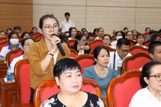 Đại diện doanh nghiệp nêu kiến nghị tại buổi đối thoại.