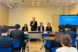 Phó Chủ tịch Ủy ban nhân dân tỉnh Nghệ An Bùi Thanh An trả lời các câu hỏi mà các doanh nghiệp Nhật Bản quan tâm. Ảnh Mạnh Lợi
