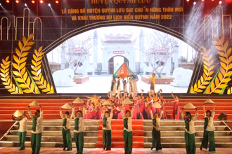 Chương trình văn nghệ đặc sắc chào mừng buổi lễ.