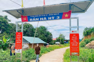 Đường bê tông liên bản Nà Hỳ 3 - Nà Hỳ 2 hoàn thành tạo thuận lợi cho nhân dân đi lại. 